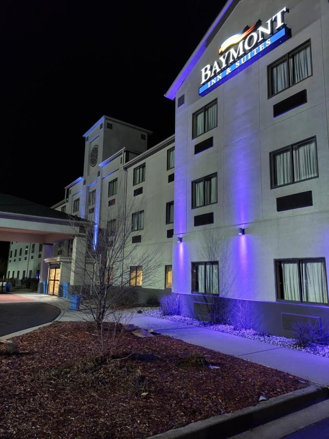 Baymont By Wyndham Portage Hotel Bagian luar foto