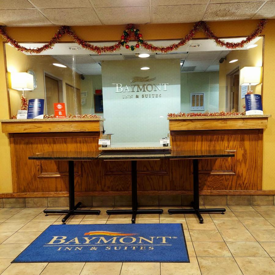 Baymont By Wyndham Portage Hotel Bagian luar foto