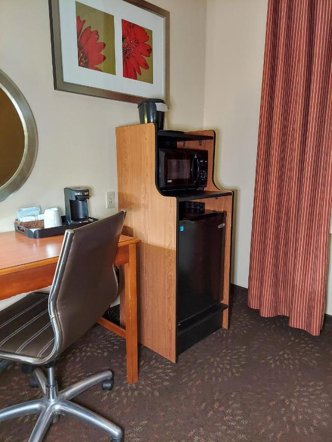 Baymont By Wyndham Portage Hotel Bagian luar foto