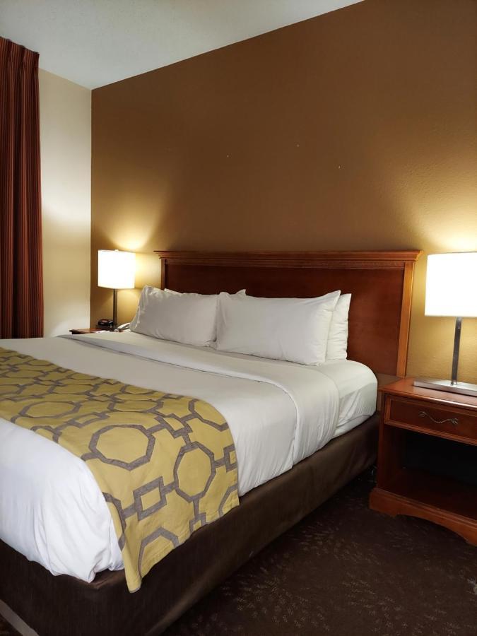 Baymont By Wyndham Portage Hotel Bagian luar foto