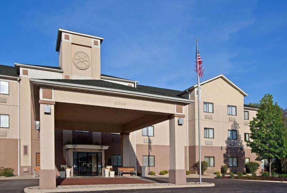 Baymont By Wyndham Portage Hotel Bagian luar foto