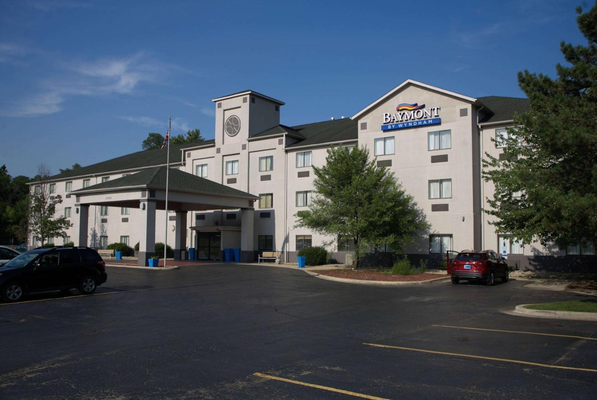 Baymont By Wyndham Portage Hotel Bagian luar foto