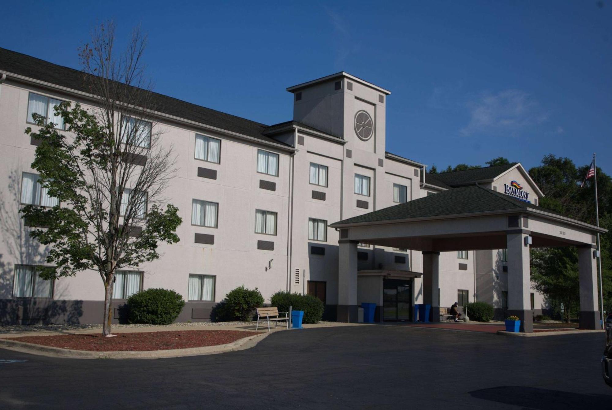 Baymont By Wyndham Portage Hotel Bagian luar foto