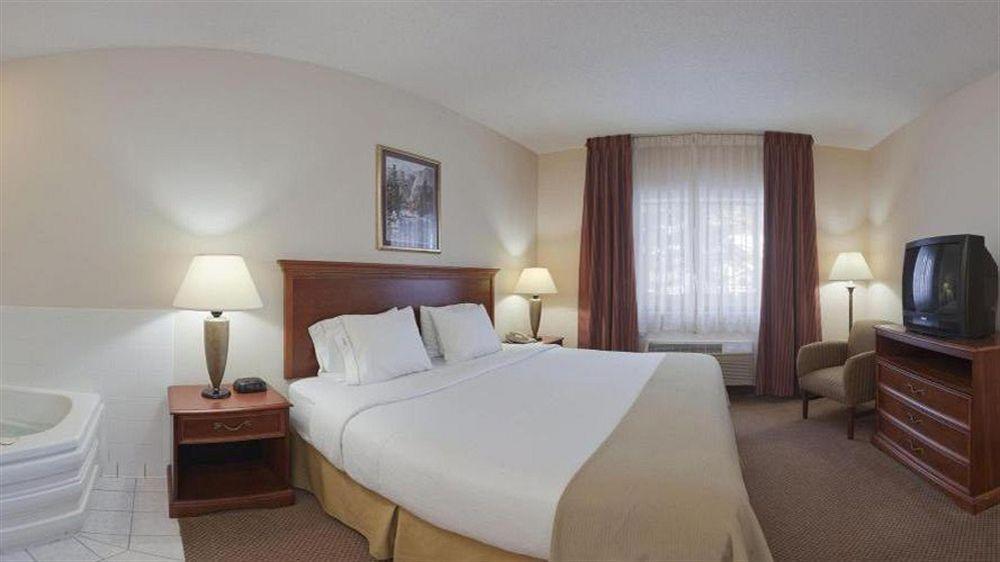 Baymont By Wyndham Portage Hotel Bagian luar foto
