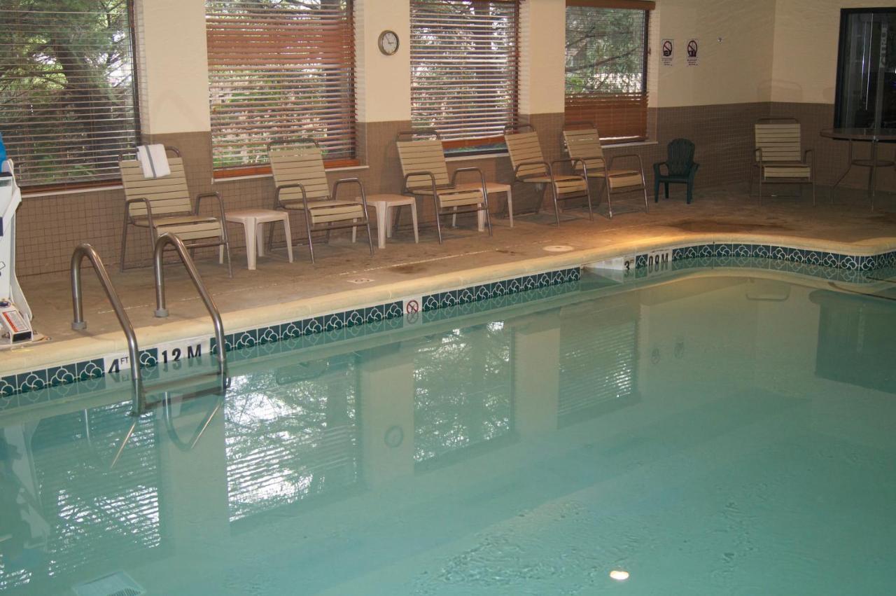 Baymont By Wyndham Portage Hotel Bagian luar foto