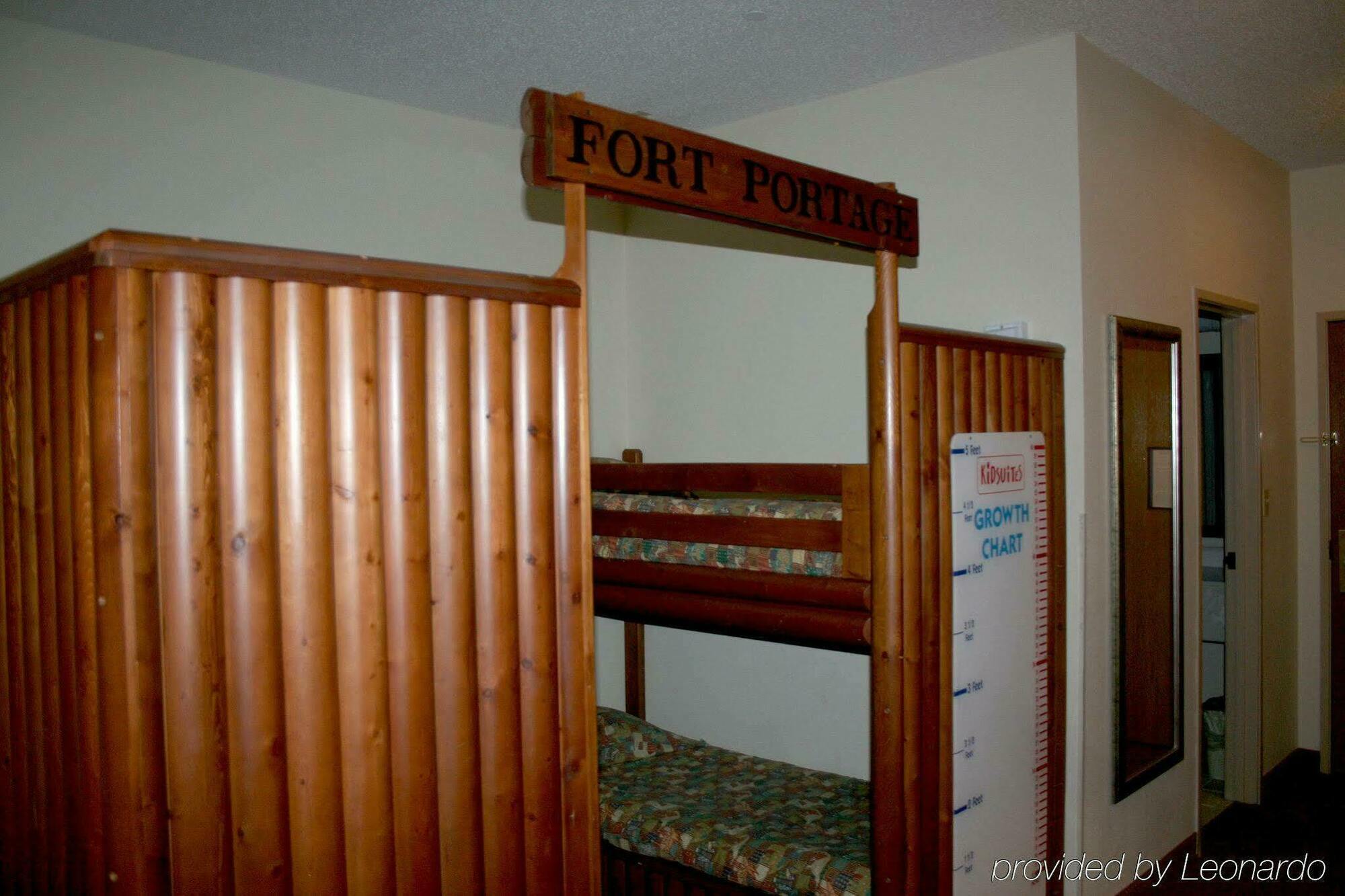 Baymont By Wyndham Portage Hotel Bagian luar foto